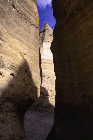 Canyon mit Tent Rocks. (34.285 Byte)