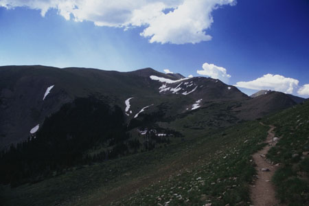 Auf dem Weg zu Mount Walter und Wheeler Peak. (25.771 Byte)