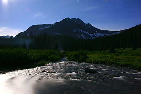 South Fork Mineral Creek im Montlicht. Belichtungszeit 8 Minuten f/5.6 ISO 100. (28.253 Byte)