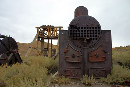 Prescott, Scott & Co. Builders 1880 Dampfmaschine, Bodie State Historic Park. (37.423 Byte)